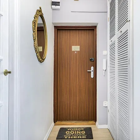 Maya's Flats & Resorts - Old Town Mariacka Apartment *