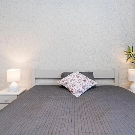 Maya's Flats & Resorts - Old Town Mariacka Apartment *