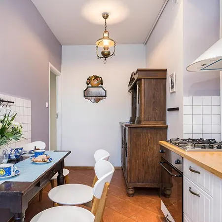 Maya's Flats & Resorts - Old Town Mariacka Apartment *