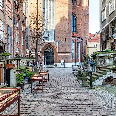 Maya's Flats & Resorts - Old Town Mariacka Apartment *
