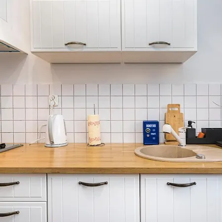 Maya's Flats & Resorts - Old Town Mariacka Apartment *